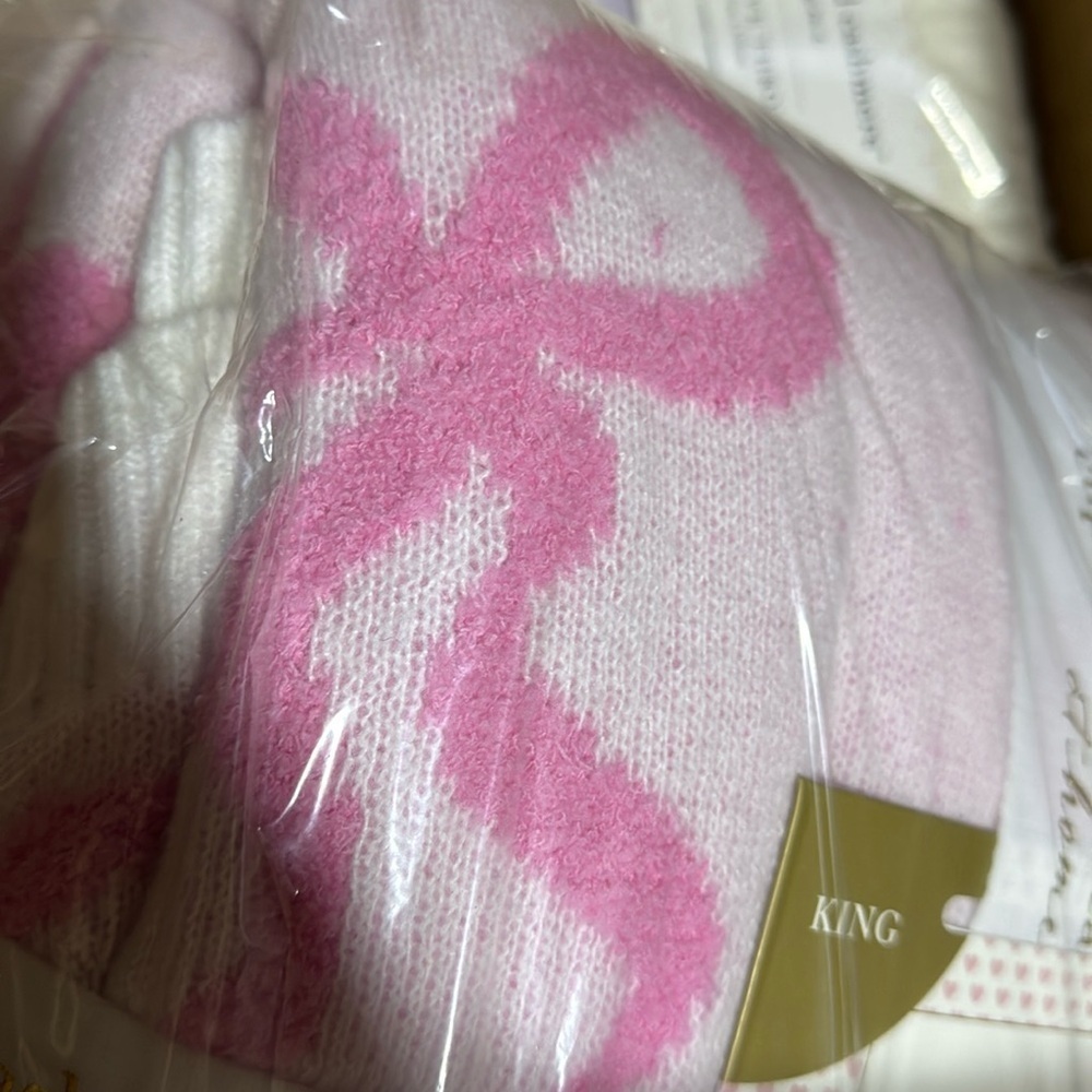 - Cupcakes and cashmere pink ribbon/bow, king size reversible, knit blanket ๐๐๐ - Picture 11 of 13